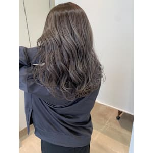 スモーキーグレージュカラー