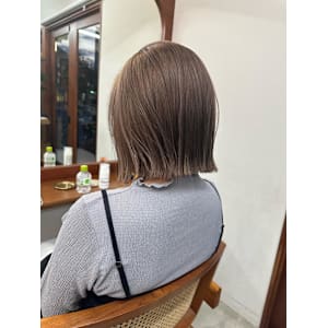 ボブ×透明感グレージュカラー