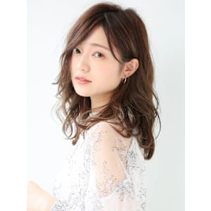 薄めバングシアーカラー美髪前髪なしイメチェンこなれミディ