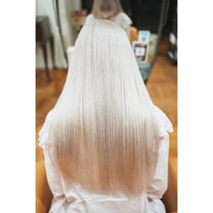 ホワイトブロンドヘア
