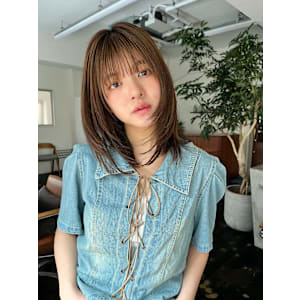 ミディアムレイヤーカット　アッシュベージュ　