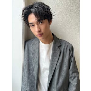 センターパート　ニュアンスパーマ　