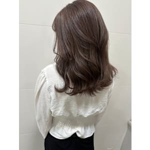 中明度ベージュ