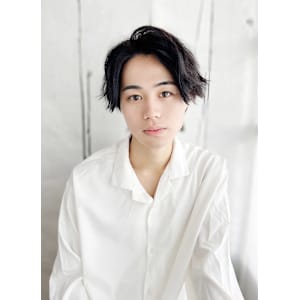 20代30代40代 外ハネワイルドアップバング