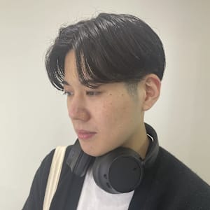 ニュアンスパーマセンターパートコンマヘアツーブロック刈り上げ