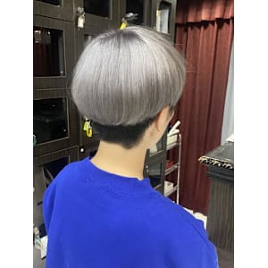 シルバーグレー/刈り上げ女子　岩崎錦糸町