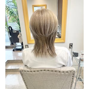 シルバーグレージュ×ウルフカット