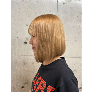 ブロンド切りっぱなしボブ