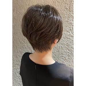 短めが潔いヘルシーショート