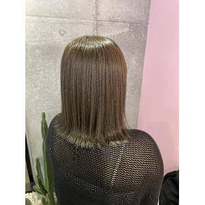 オリーブベージュ