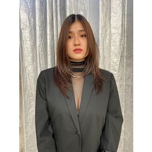 ステップボーンカットハイレイヤースタイル