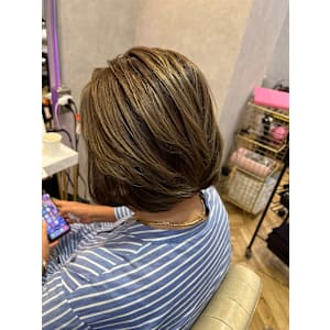 40代髪型、50代髪型華やかレイヤースタイル担当平川友理