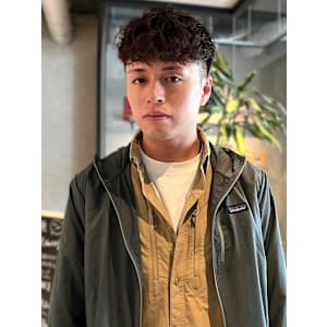 スペインカール　強めパーマ　刈り上げ　眉カット　メンズパーマ