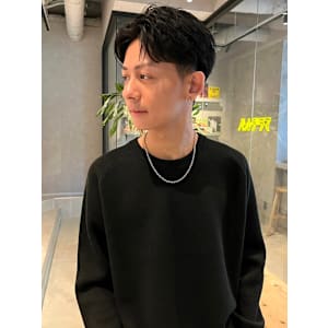 カルマパーマ　爽やか　センターパート　20代　緩めパーマ