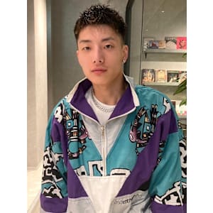 ベリーショート　刈り上げ　メンズカット　アップバング　束感