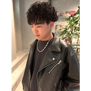 ツイストスパイラルパーマ　束感　マッシュパーマ　強めパーマ