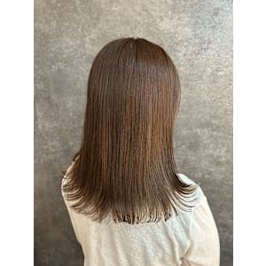 外ハネミディアムボブ