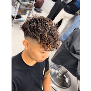 GROOMER/S TOKYO ハイライト スペインカール - GROOMER/S TOKYO for mens salon【グルーマーズトウキョウフォーメンズサロン】掲載中