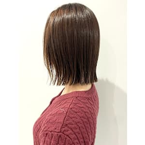 切りっぱなしボブ　縮毛矯正　ストレートヘア　グレージュ