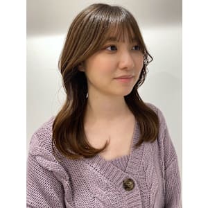 ミディアム　韓国風巻き髪　ナチュラルベージュ　顔周りレイヤー