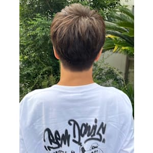 刈り上げ爽やかショート　アッシュベージュ　簡単スタイリング