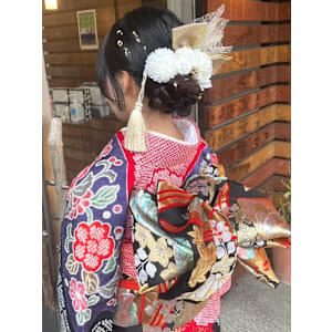 成人式アレンジ　着物ヘアセット　低めシニヨン　お団子　金箔