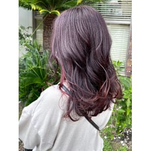 ラベンダー　インナーカラー　レッド系　ハイトーン　セミロング