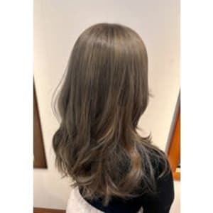 オリーブグレージュ