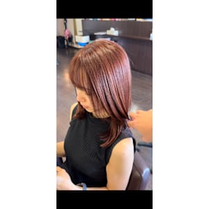 ピンクベージュ