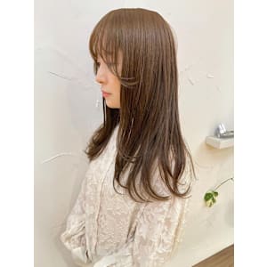 ベージュカラー　顔周りレイヤー　ストレート　毛先カール