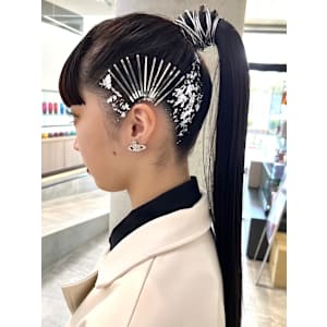 ヘアセット　ハイポニー　ヘアピンアレンジ　黒髪ロング