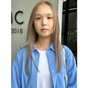 ミルクティーベージュ　ロングレイヤー　顔周りカット　ブリーチ