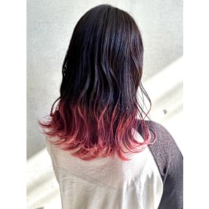 グラデーションカラー　カシスピンク　デザインカラー　巻き髪