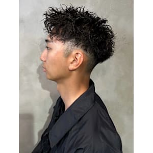 ツイストスパイラルパーマ　刈り上げショート　束感スタイリング