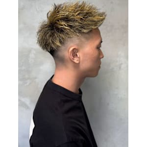 ツイストパーマ　ローライト　スキンフェード　アップバング