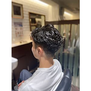 七三分け/ツーブロック／ビジネスパーマ