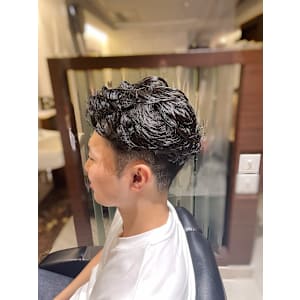 七三分け/ツーブロック／ビジネスパーマ