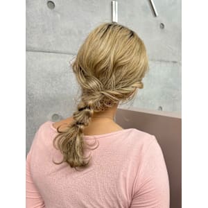 大人かわいいルーズな編み下ろしスタイル