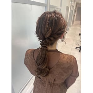 大きめカールのローポニー