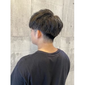 ツーブロック×オリーブベージュ