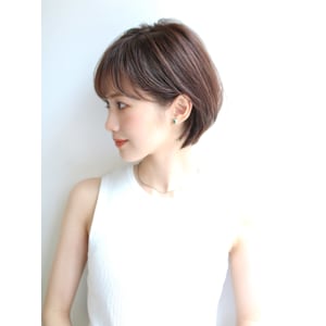 【船橋Luen】小顔効果の王道シルエット