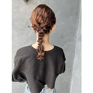 ヘアセット　結婚式　お呼ばれ　ヘアアレンジ　編みおろし