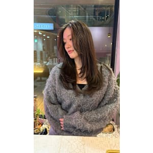 オリーブグレージュ