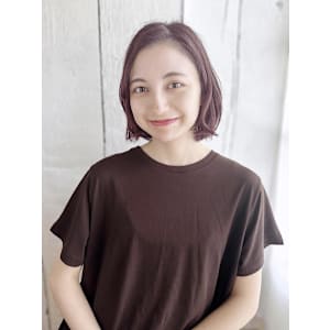 ピンクカラーのニュアンスカールボブ