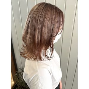 ミルクティーベージュ　ミディアムレイヤー　顔周りレイヤー