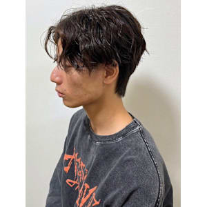 ナチュラルパーマ　センターパート　束感　ブラウンカラー