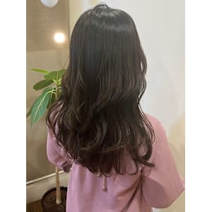 グレージュカラー　巻き髪ロング　透明感カラー　艶髪カラー