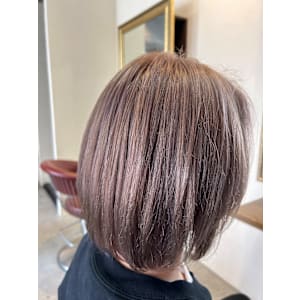 ミディアムボブ×ベージュ