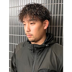 ツーブロック　刈り上げ　マッシュ　強めツイストパーマ　黒髪