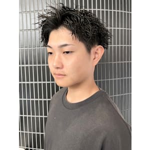 ツーブロック　刈り上げ　ソフトツイストパーマ　アップバング